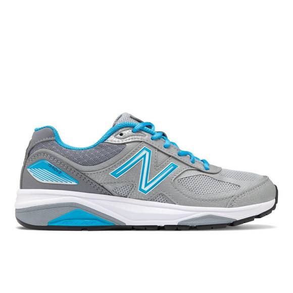 NEW BALANCE Shoes - NEW NEW BALANCE women running shoe in silver